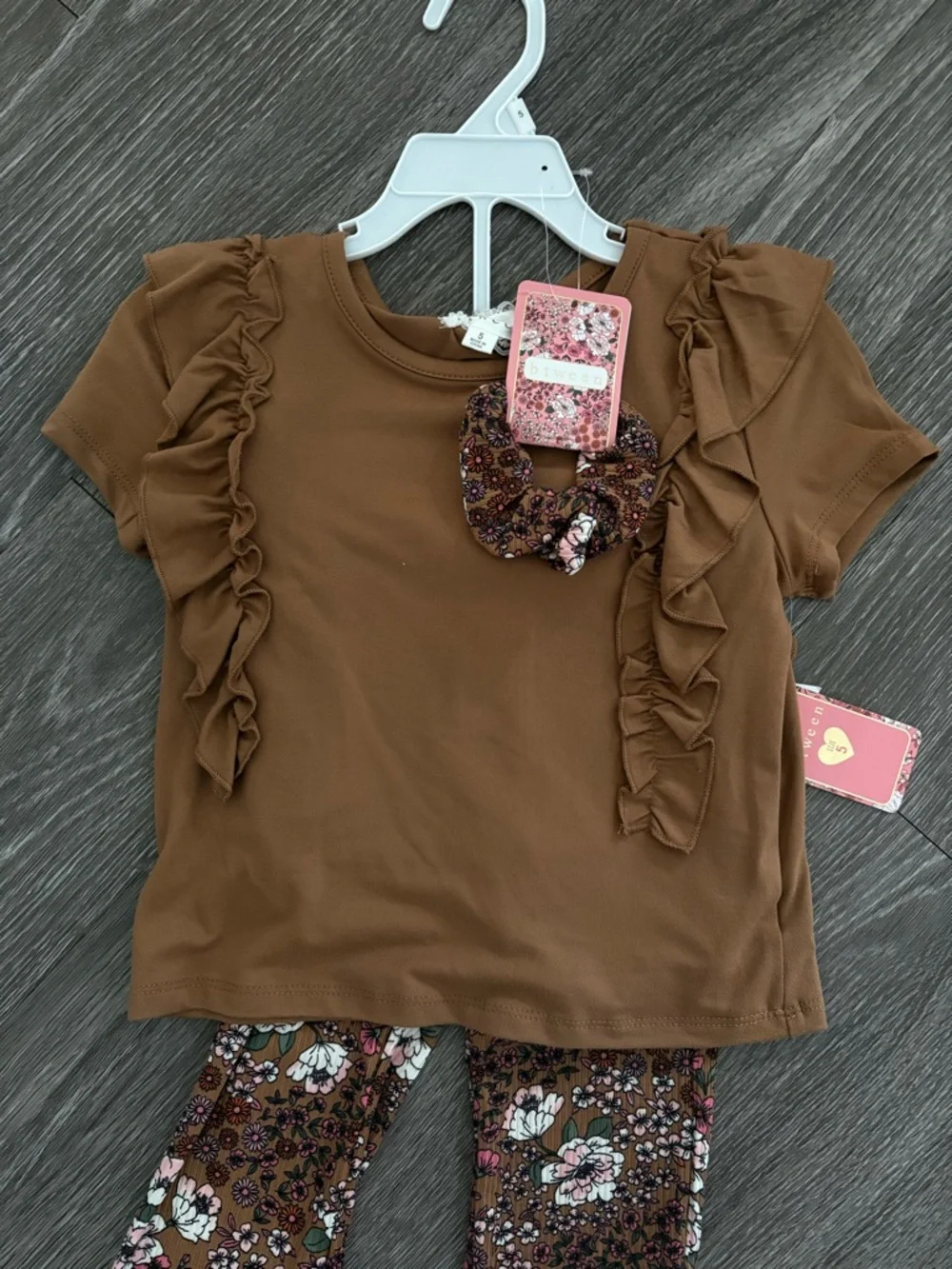 Girls Brown Ruffle Top with Floral Bell Bottoms Set Size 5 - Picture 4 of 5